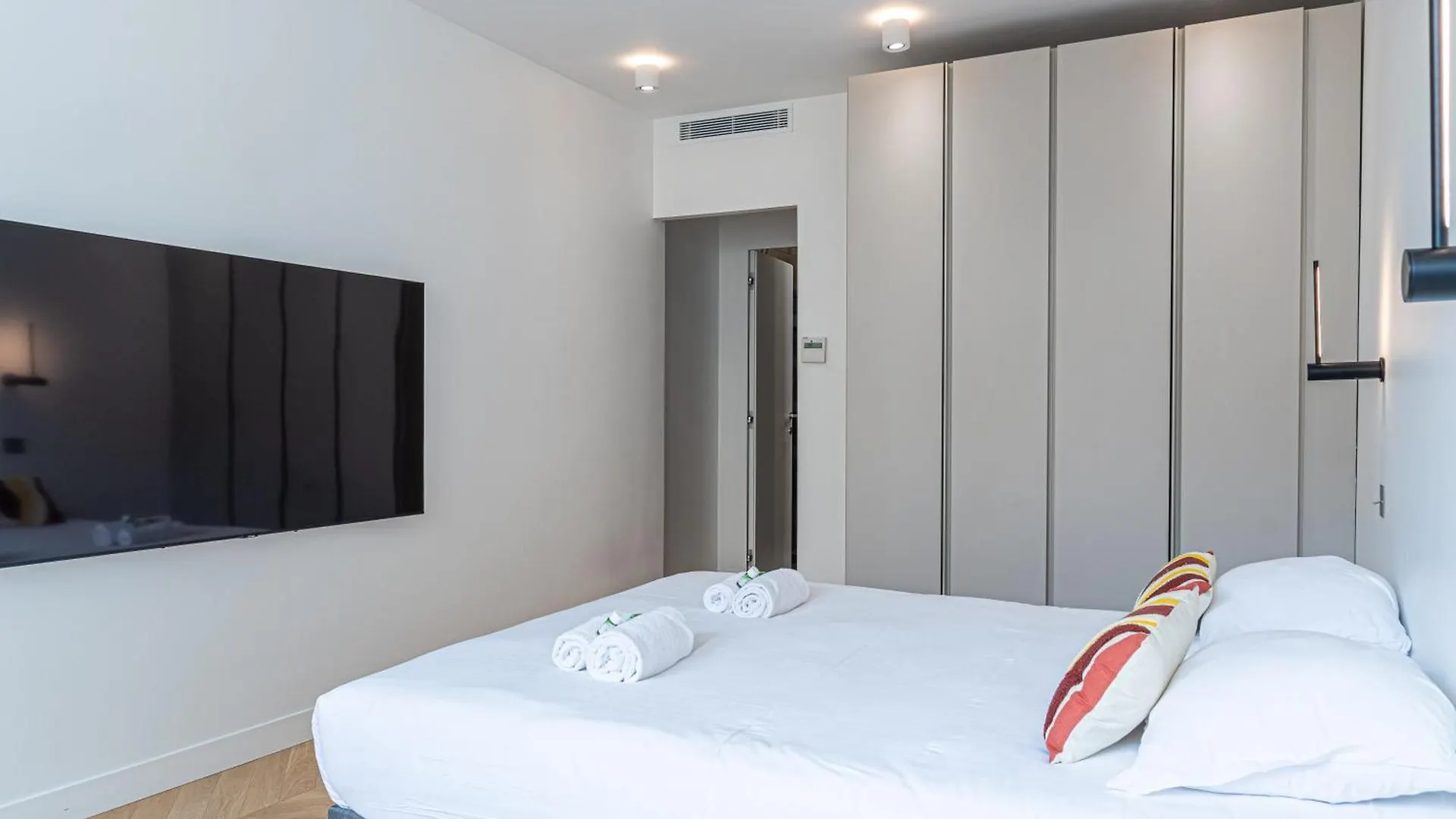 Lavie Maison : A C & Eiffel Tower View Apartman