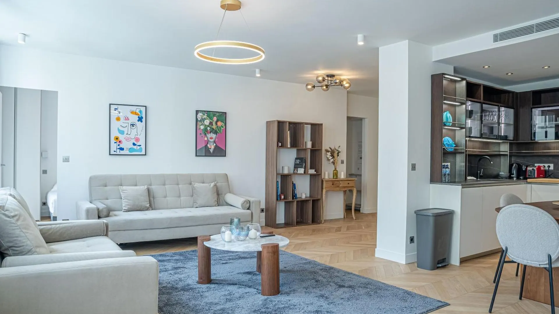 Lavie Maison : A C & Eiffel Tower View Apartman