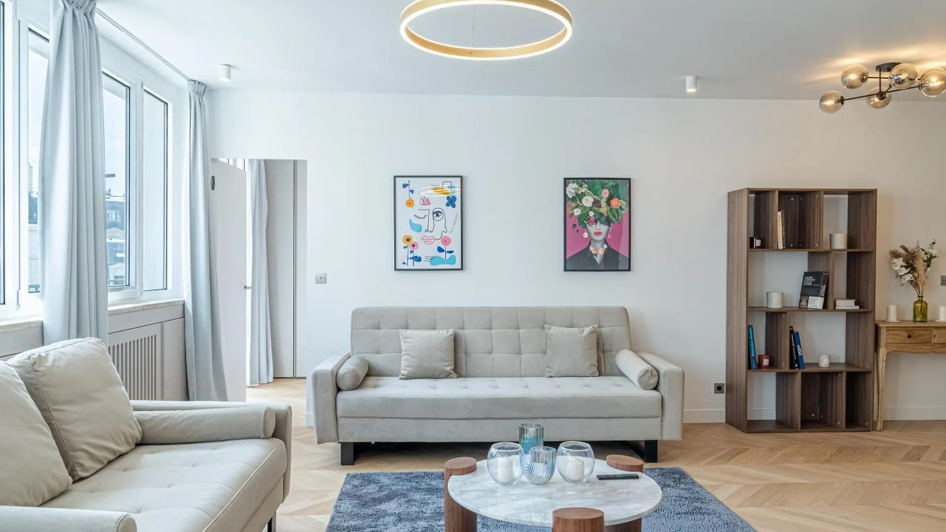 Lavie Maison : A C & Eiffel Tower View