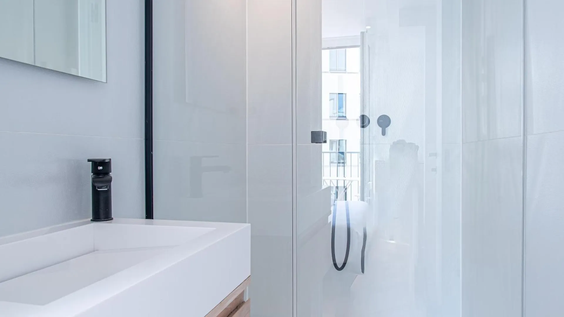 Lavie Maison : A C & Eiffel Tower View Apartment *