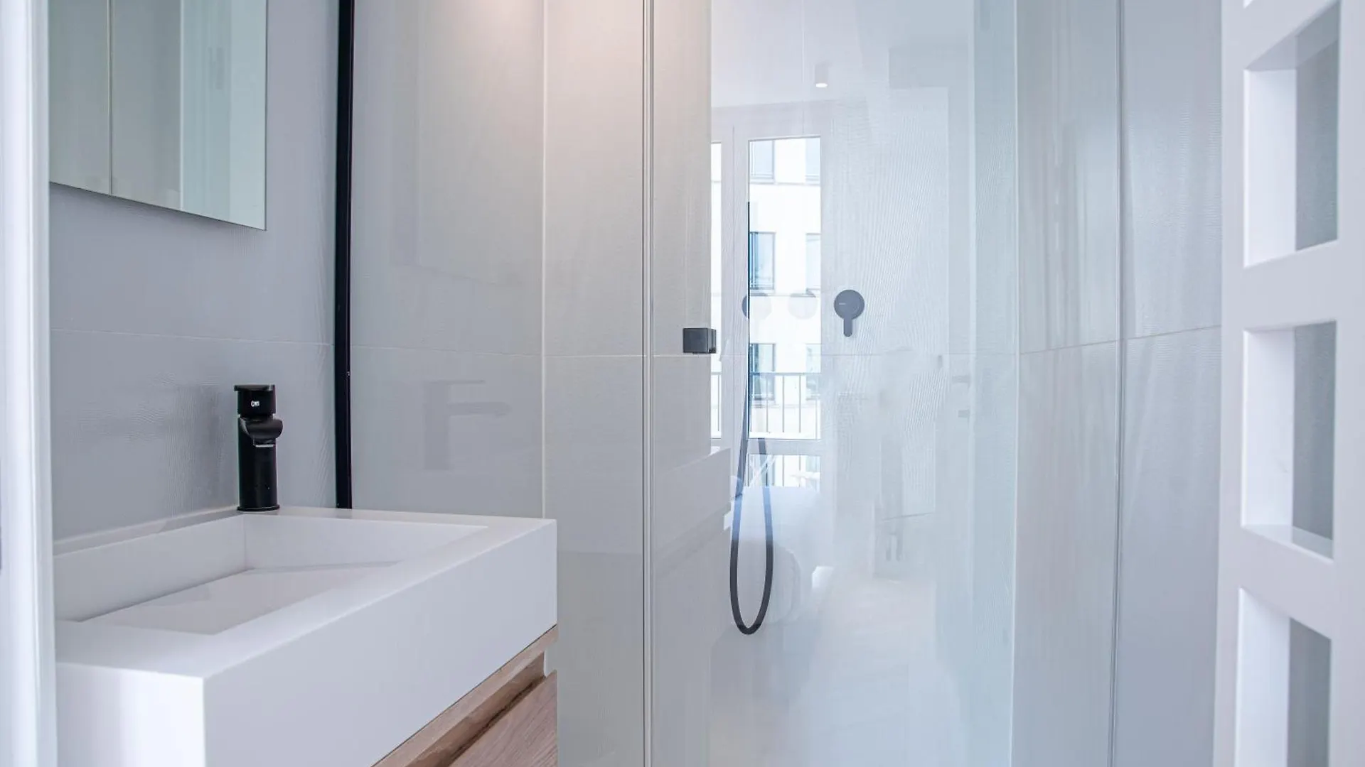 Lavie Maison : A C & Eiffel Tower View Apartment *