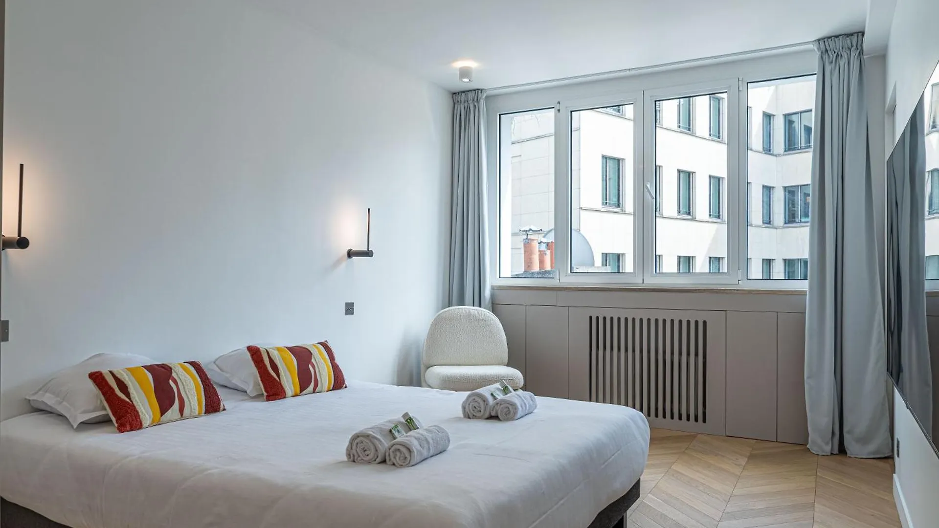 Lavie Maison : A C & Eiffel Tower View
